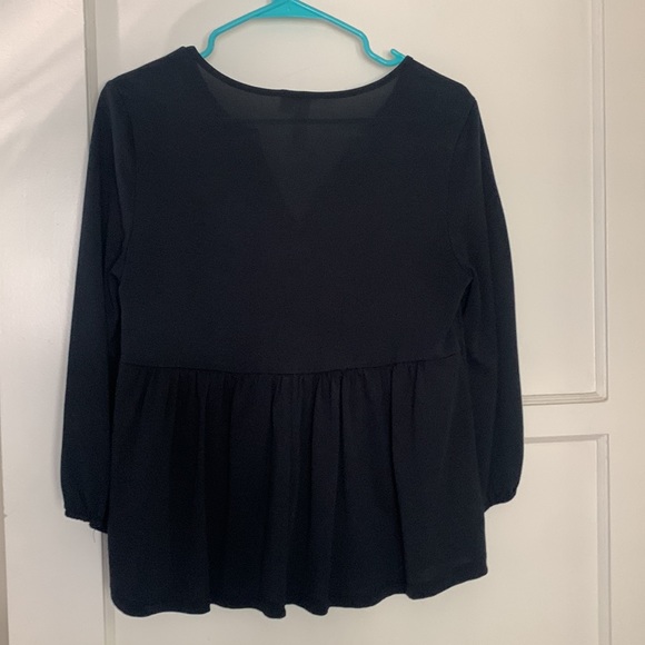 3 for $9!😎 Alya flowy navy peasant top sz medium - Picture 3 of 3